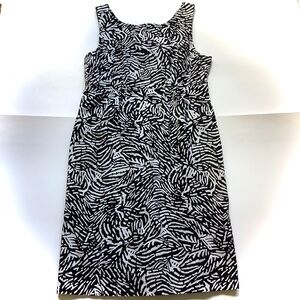 Black &White Pattern Shift Dress